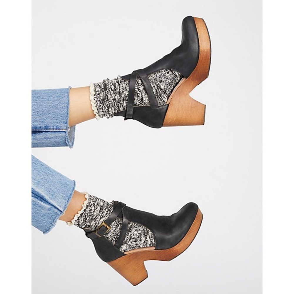 NWOT Free People Black Cedar Clogs